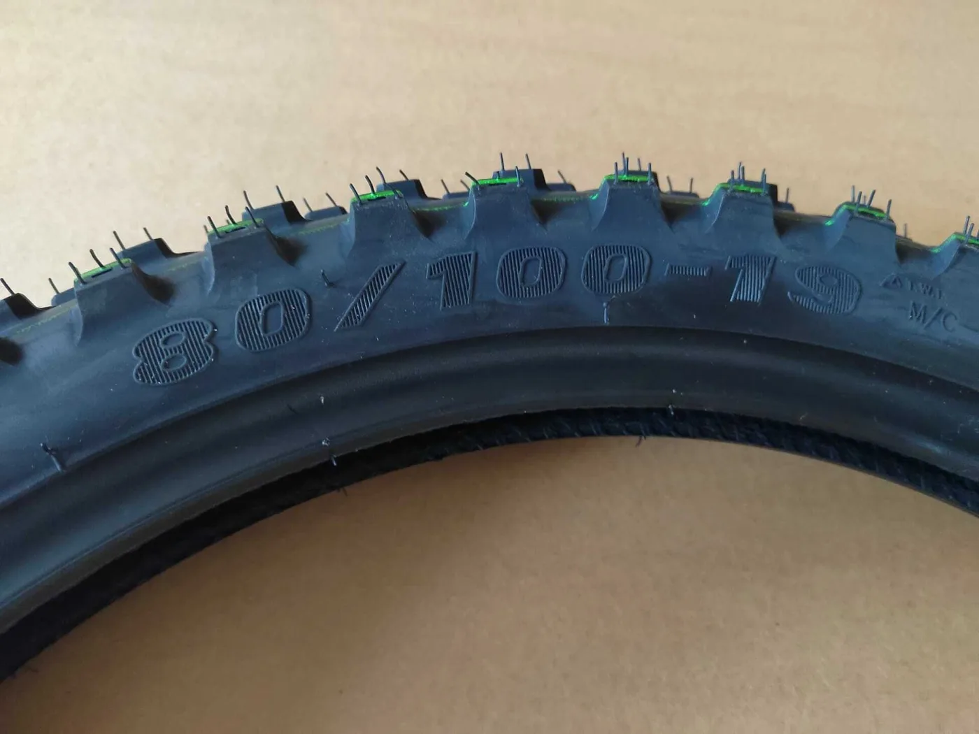 Pneu 80/100 r19