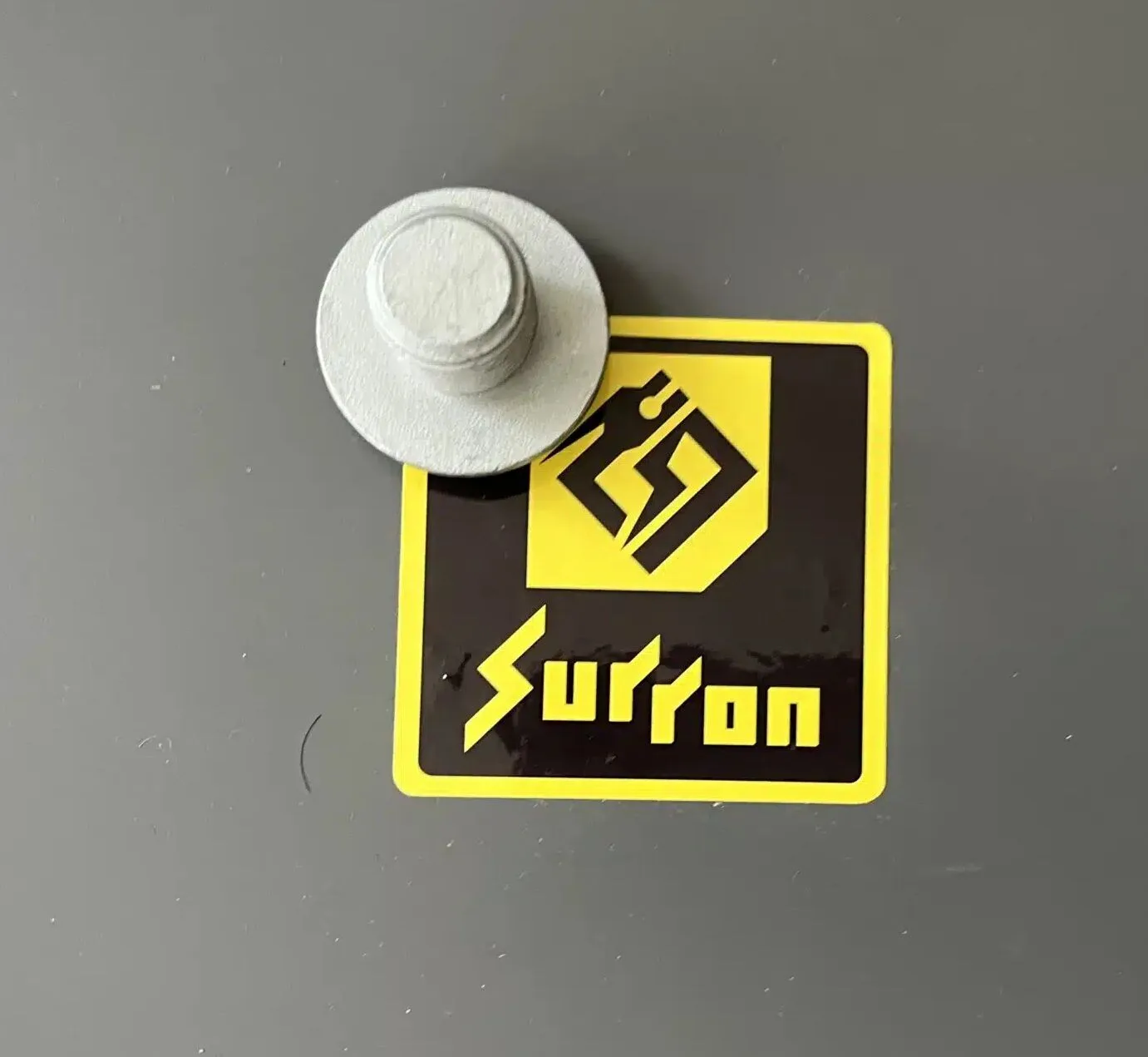Storm Bee matka přední osy