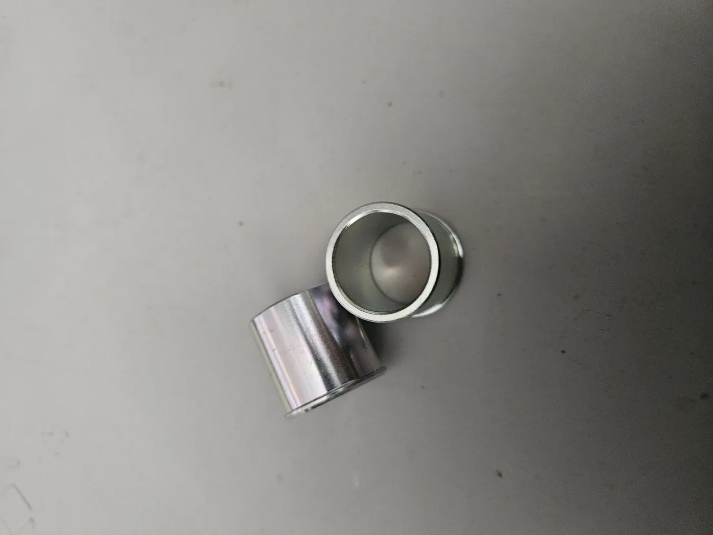 rozpěrky předního kola Ultra Bee