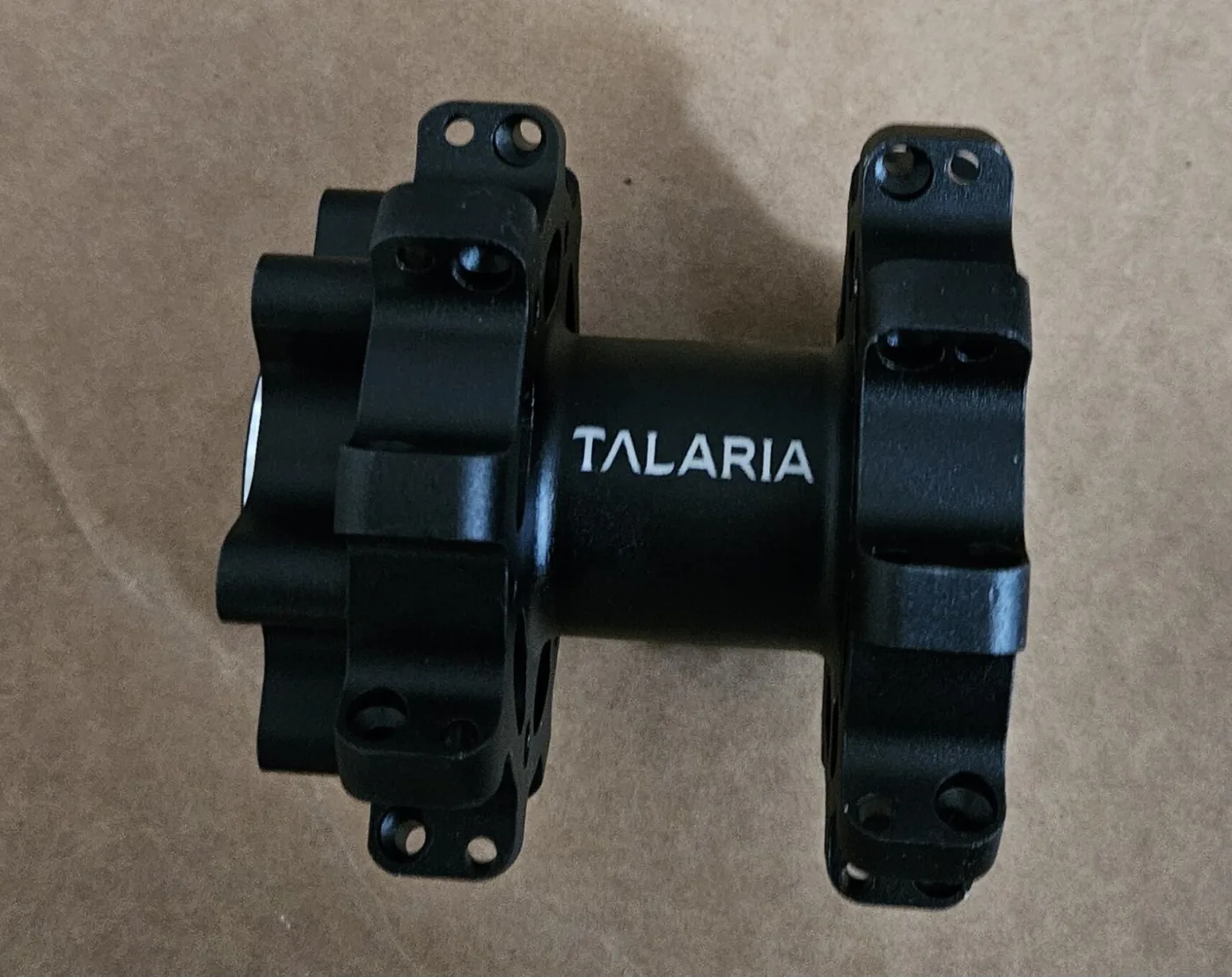 Přední náboj kola Talaria Sting